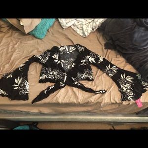 Crop top floral shirt